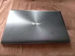 Asus X550VC. 15.6", 3,2����, ��� 4 ��, ���� 320���, WiFi: 1, Bluetooth: 1, ����������� �� 1��. ����