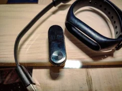 Xiaomi Mi Band 2. IP67 ����