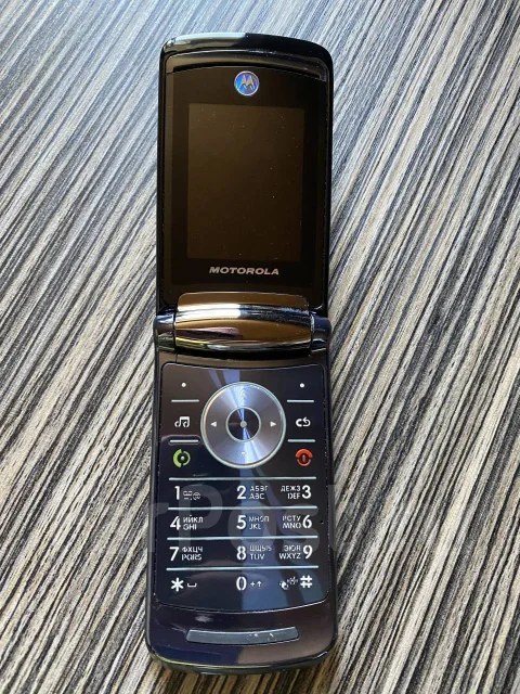 Motorola RAZR2 V8. �/� ����