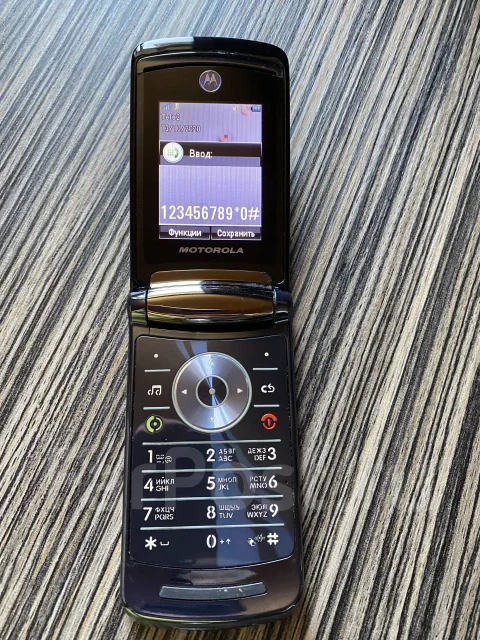 Motorola RAZR2 V8. �/� ����