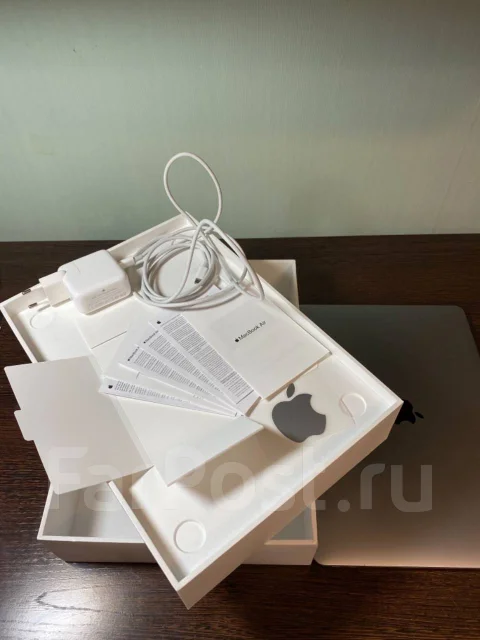 Apple MacBook Air 13 2018 MRE82. 13.3", 1,6����, ��� 8 ��, ���� 128���, WiFi: 1, Bluetooth: 1 ����
