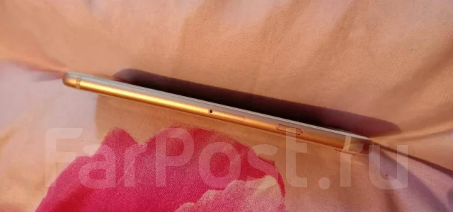 Apple iPhone 8. �/�, 3G, 4G LTE, NFC ����