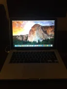 Apple MacBook 13 2008 Early MB404. 13", 2����, ��� 4 ��, ���� 100���, WiFi: 1, Bluetooth: 1, ����������� �� 6��. ����