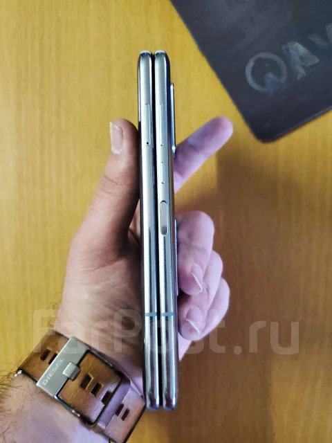 Samsung Galaxy Fold. �/�, �����������, 4G LTE, Dual-SIM, NFC ����