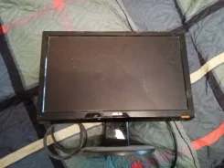 Asus. 17" ����
