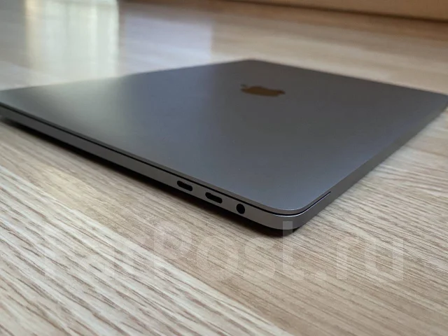 Apple MacBook Pro 13 2018. 13", 2,3����, ��� 8 ��, ���� 512���, WiFi: 1, Bluetooth: 1 ����