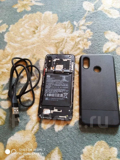 Xiaomi Mi8. �/�, ������, 3G, 4G LTE, Dual-SIM, NFC ����