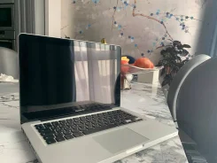 Apple MacBook Pro 13 2011 Late. 13.3", 2,4����, ��� 4 ��, ���� 750���, WiFi: 1, Bluetooth: 1, ����������� �� 6��. ����