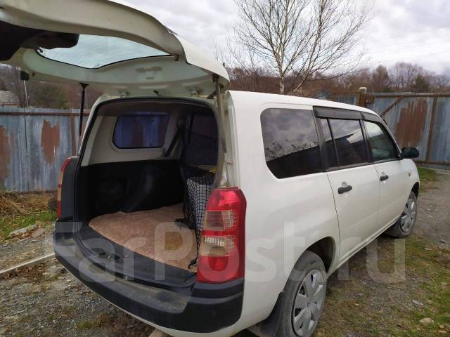 Авто большой камень