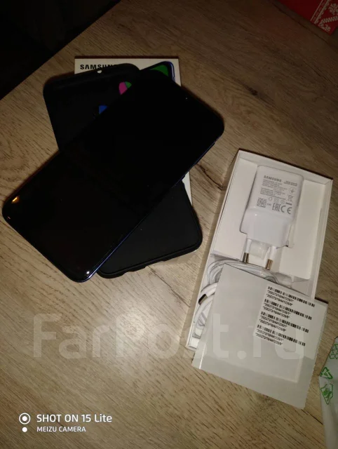 Samsung Galaxy A40. �����, ���������, 3G, 4G LTE, Dual-SIM, NFC ����
