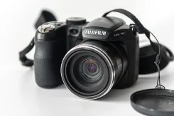 Fujifilm FinePix S1800. 10 - 14.9 �� ����