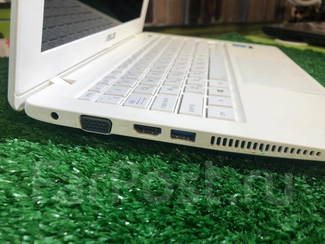 Asus X200CA. 11.6", 1,1����, ��� 4 ��, ���� 32���, WiFi: 1, Bluetooth: 1 ����