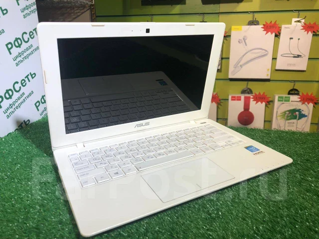 Asus X200CA. 11.6", 1,1����, ��� 4 ��, ���� 32���, WiFi: 1, Bluetooth: 1 ����
