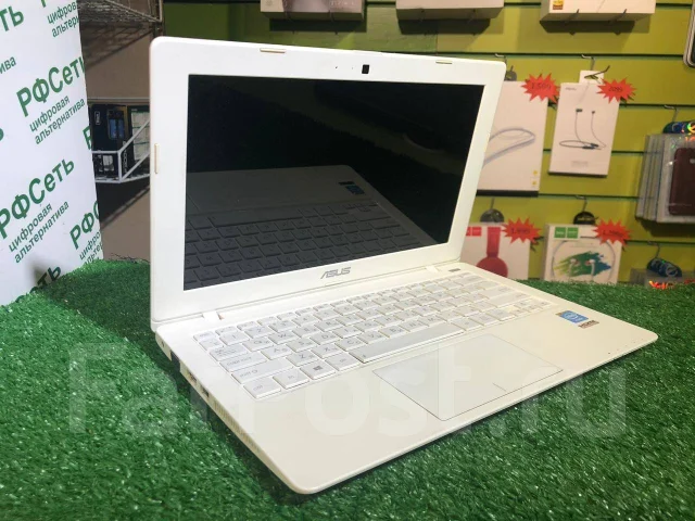 Asus X200CA. 11.6", 1,1����, ��� 4 ��, ���� 32���, WiFi: 1, Bluetooth: 1 ����