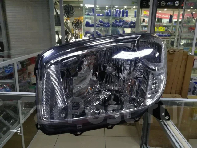 ���� Toyota Rav 4 2003-05 81150-42240 ����