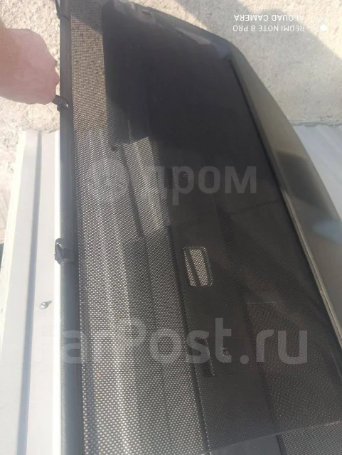 Дребезжит задняя полка камри 40