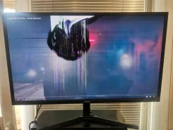 Samsung. 31.5" ����
