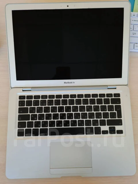 Apple MacBook Air 13 2008 Early MB003. 13.3", 1,8����, ��� 2048 ��, ���� 120���, WiFi: 1, Bluetooth: 1, ����������� �� 5��. ����