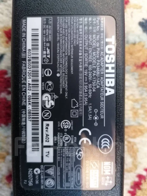 Toshiba Satellite L300. 15.4", 2����, WiFi: 1 ����