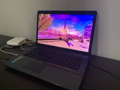 DEXP Atlas. 17.3", 2,5����, ��� 16 ��, ���� 1 000���, WiFi: 1, Bluetooth: 1, ����������� �� 6��. ����