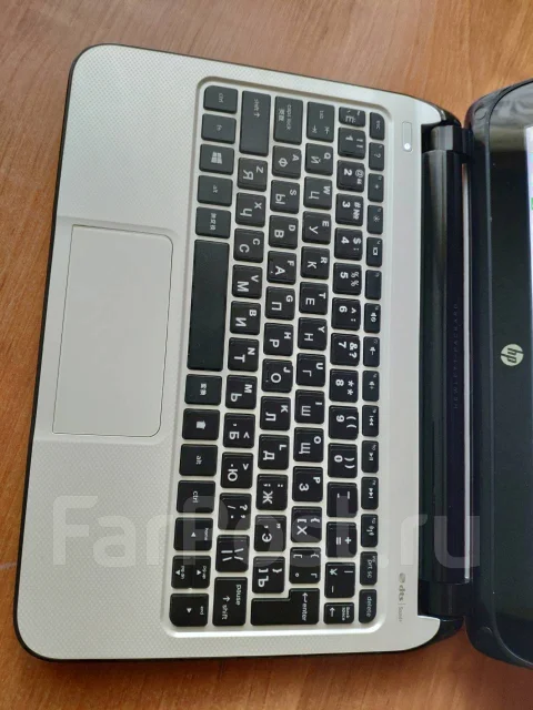 HP Pavilion TouchSmart. 10.6", 1����, ��� 2048 ��, ���� 500���, WiFi: 1, Bluetooth: 1, ����������� �� 4��. ����