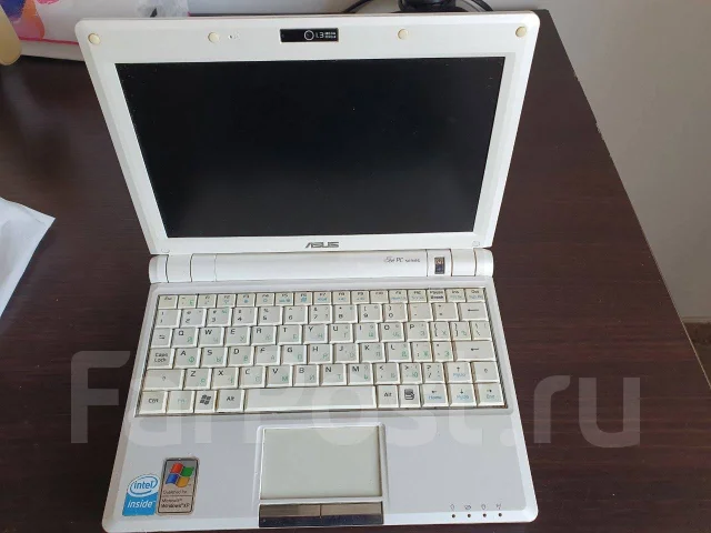 Asus Eee PC 900. ��� 8 �� ����