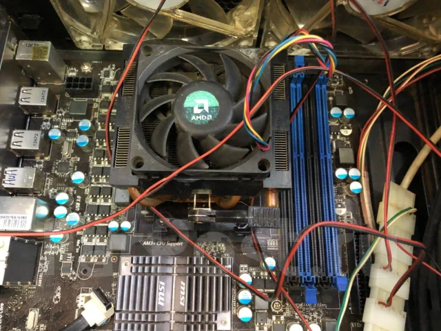 Socket AM3+ ����