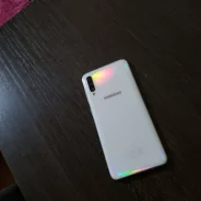 Samsung Galaxy A70. �/�, �����, 4G LTE, Dual-SIM, NFC ����