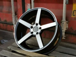 Vossen CV3-R. 8.0x18", 5x112, ET40, �� 73,1���. ����