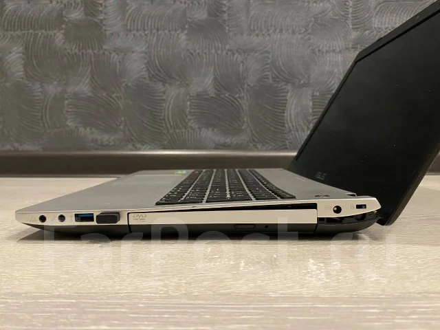 Asus N56VV-S4039H. 15.6", 2,6����, ��� 4 ��, ���� 750���, WiFi: 1, Bluetooth: 1 ����