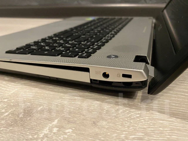 Asus N56VV-S4039H. 15.6", 2,6����, ��� 4 ��, ���� 750���, WiFi: 1, Bluetooth: 1 ����