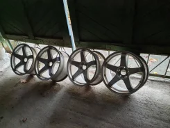 Mak Bee. 9.5x18", 5x114.3, ET25 ����