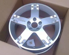 Momo Storm. 8.5x20", 5x127, ET40, �� 71,5���. ����