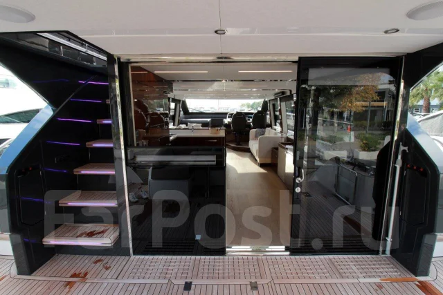 Fairline Squadron. ����� 21,08��., ��������� ������������, 2 300��.�., ������ ����