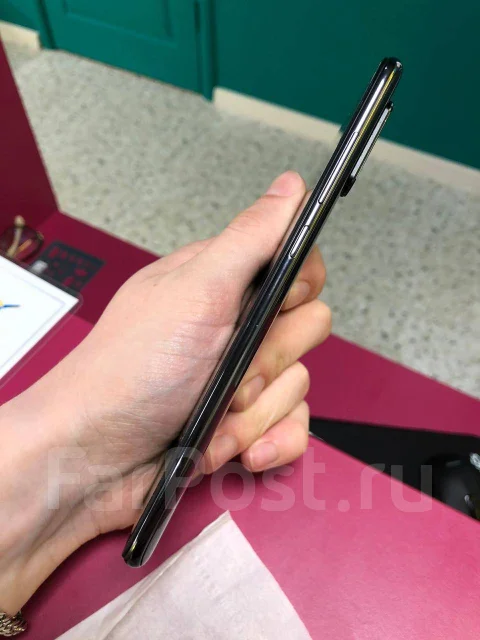 Xiaomi Mi9. �/�, ������, 3G, 4G LTE, Dual-SIM, NFC ����