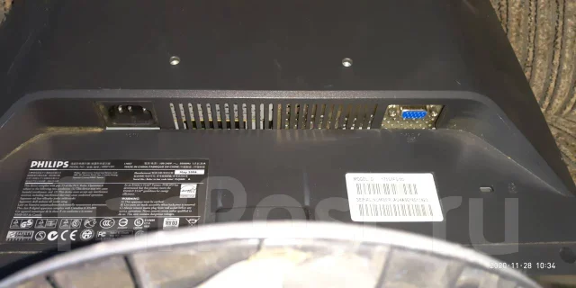 Philips. 17" ����
