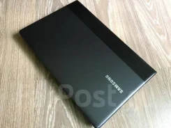 Samsung 300E5C. 15.6", 2,3����, ��� 8 ��, ���� 500���, WiFi: 1, Bluetooth: 1, ����������� �� 2��. ����