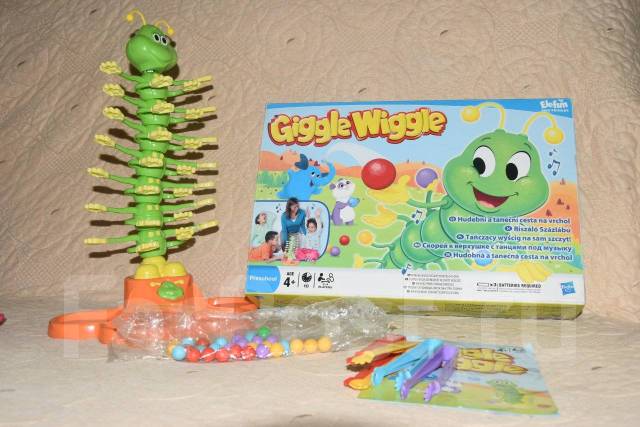 Настольная игра Танцующая гусеница Giggle Wiggle Hasbro