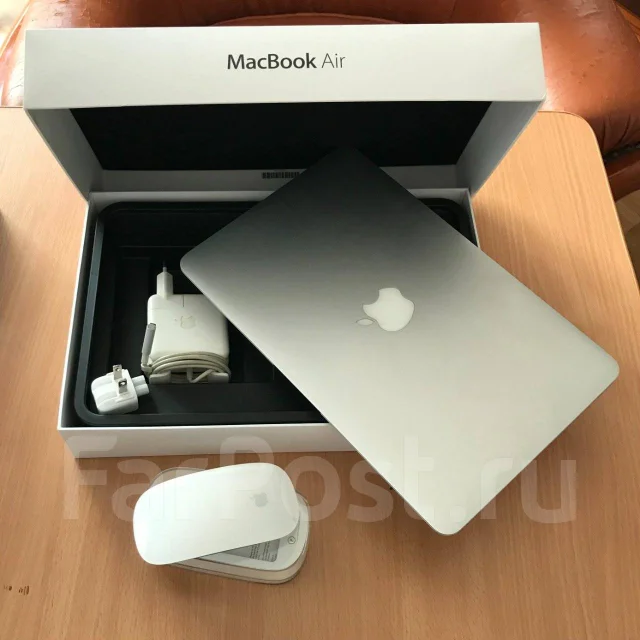 Apple MacBook Air 11 2011 Mid. 11", 1,3����, ��� 4 ��, ���� 256���, WiFi: 1, Bluetooth: 1, ����������� �� 4��. ����
