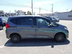 Honda Freed+. �/� ����
