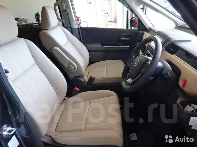 Honda Freed+. �/� ����