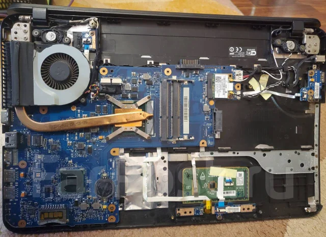 Toshiba Satellite C850-B7K. 15.6", WiFi: 1, Bluetooth: 1 ����