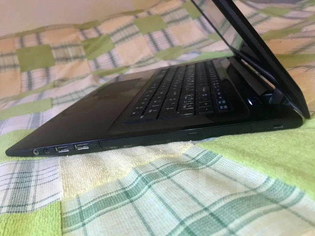 DEXP Aquilon O152. 17.3", 1,6����, ��� 4 ��, ���� 320���, WiFi: 1, ����������� �� 2��. ����