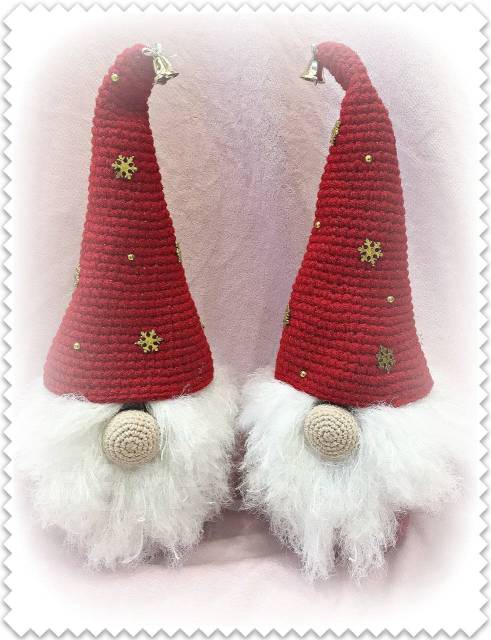 гном чехол на бутылку шампанского крючком. гном на бутылку шампанского. гном на бутылку шампанского. гномик на бутылку шампанского. гном из бутылки шампанского.