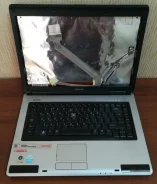 Toshiba Satellite L40-139. 15.4" ����