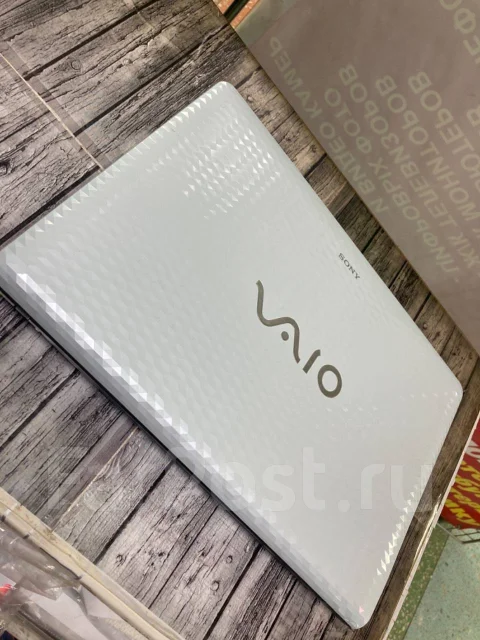Sony VAIO PCG-71812V. 17.3", 2,3����, ��� 4 ��, ���� 300���, WiFi: 1, Bluetooth: 1 ����