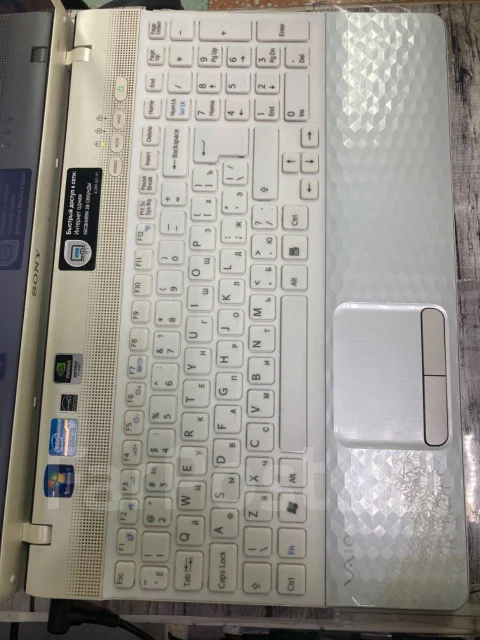 Sony VAIO PCG-71812V. 17.3", 2,3����, ��� 4 ��, ���� 300���, WiFi: 1, Bluetooth: 1 ����