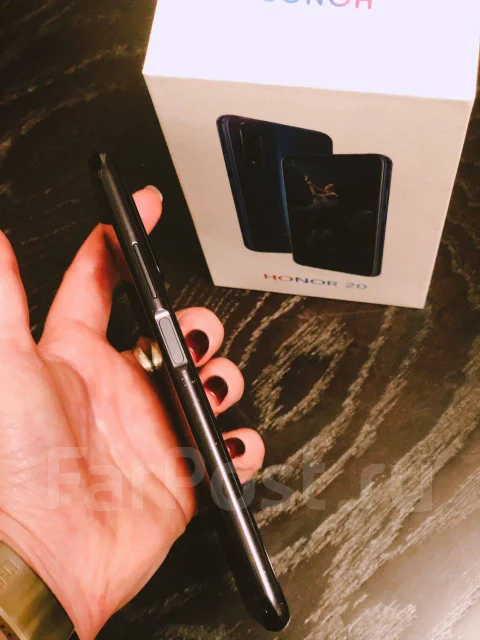 Honor 20. �/�, ������, 4G LTE, 5G, Dual-SIM, NFC ����