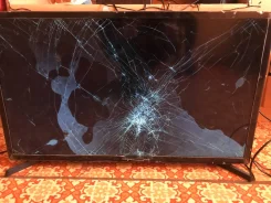Samsung UE32J4000. LCD (��) ����
