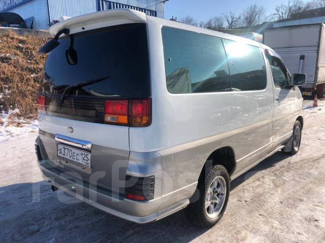 Минивэны с пробегом дром. Nissan Elgrand (1997-2002). Ниссан минивэн 1997 года. Nissan Elgrand 1997. Ниссан Караван легковой.